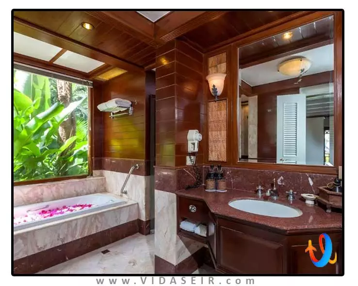 تاورن بیچ ویلیج پوکت