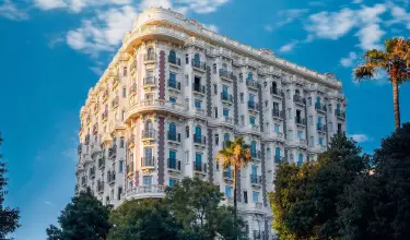 هتل تاپیس روژ باتومی