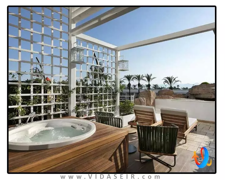 تایتانیک دلوکس لارا آنتالیا