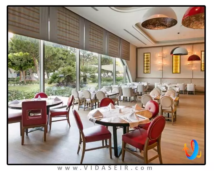 تایتانیک دلوکس لارا آنتالیا