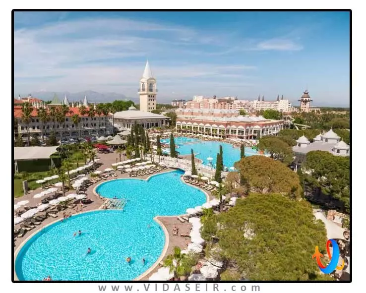 تایتانیک دلوکس لارا آنتالیا