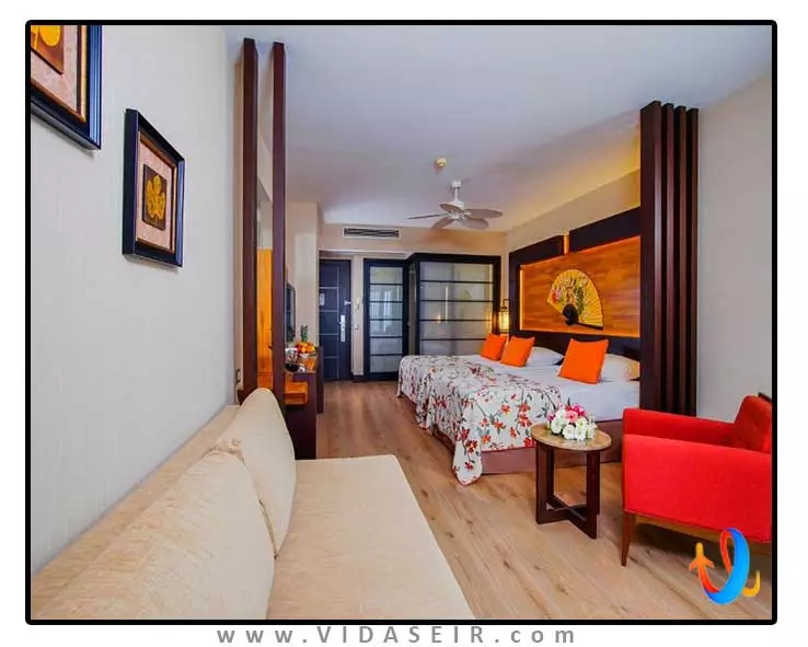 لیماک لارا دلوکس آنتالیا