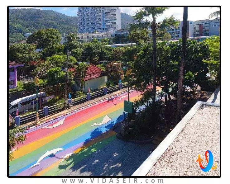 هالیدی این اکسپرس پوکت پاتونگ بیچ سنترال