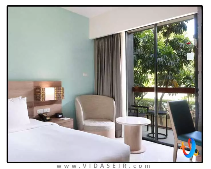 هالیدی این اکسپرس پوکت پاتونگ بیچ سنترال