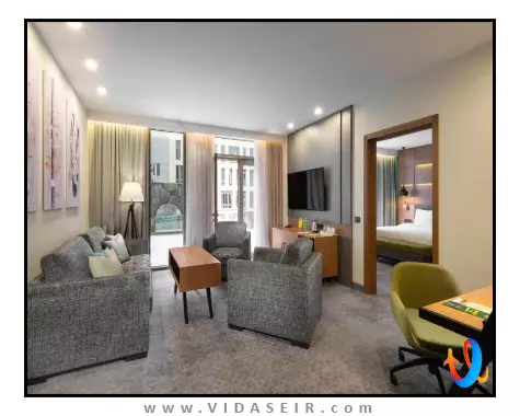 هالیدی این ریپابلیک اسکوئر ایروان