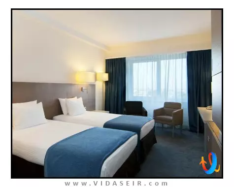 هالیدی این سنت پترزبورگ موسکووسکی ووروتا