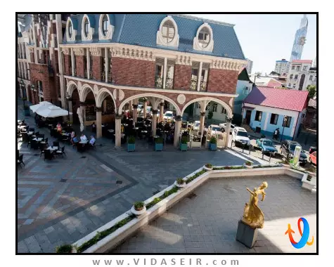 پیازا فور کالرز باتومی