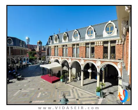 پیازا فور کالرز باتومی