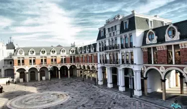 هتل پیازا فور کالرز باتومی