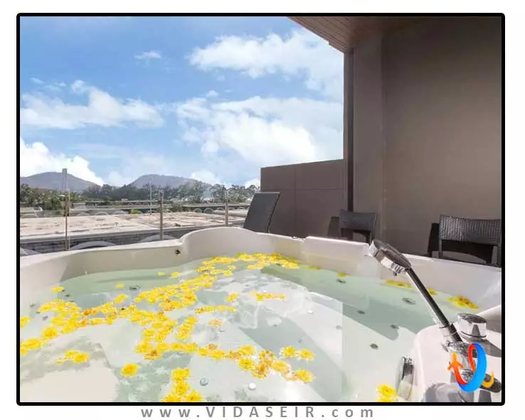 چارم ریزورت پوکت