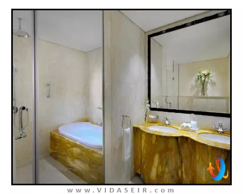 کرون پلازا جمیرا دبی