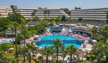 هتل گرند بلو اسکای اینترنشنال کوش آداسی